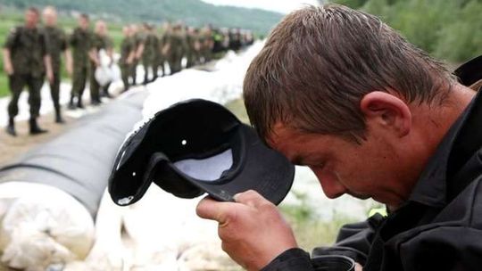 Umacnianie wału w Parchatce