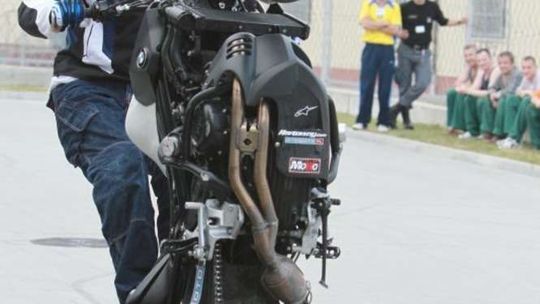 Pokazy motocyklowe w Zakładzie Karnym w Opolu Lubelskim