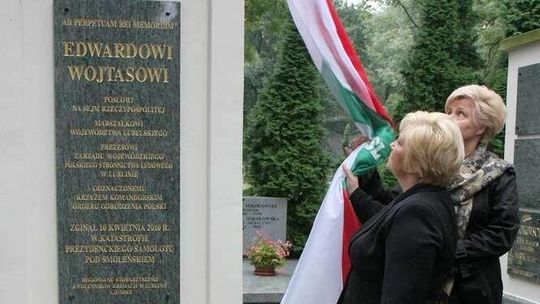 Odsłonięcie tablicy.