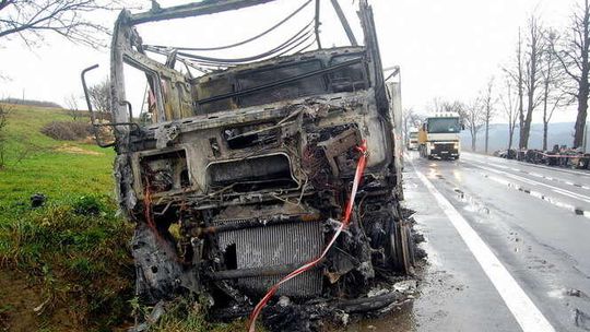 Tir z Lubelszczyzny spłonął na Podkarpaciu. Przewoził pralki 