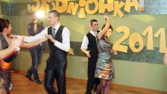 Studniówka 2011: Liceum Profilowane - ZSOW.