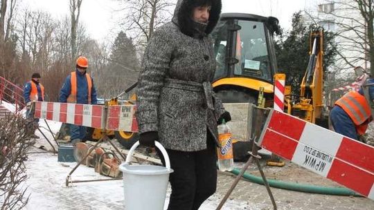 Woda podmyła wieżowiec przy ul. Głębokiej