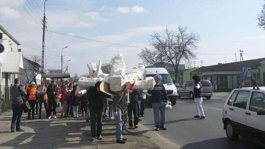 Biała Podlaska: Studenci spalili Misia zamiast topić Marzannę