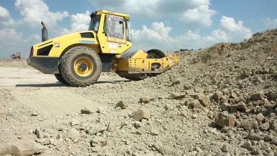 Prace budowlane na świdnickim lotnisku Prace budowlane na świdnickim lotnisku