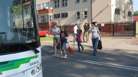 Harcerze z Horodła z opiekunami sprzątali groby polskich żołnierzy w Bielinie na Ukrainie