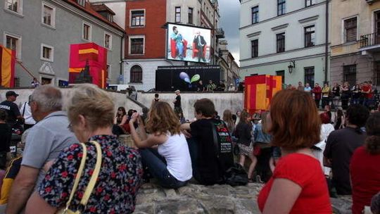 Ogłoszenie wyniku ESK na placu po Farze