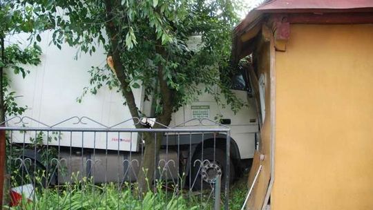 Polichna: Chorwacki tir wjechał w drewniany dom 