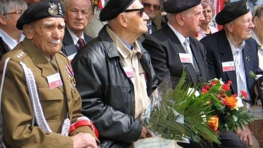 Rocznica bitwy i inscenizacja partyzanckiej potyczki pod Osuchami