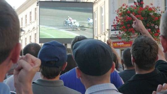 Żużel na telebimie