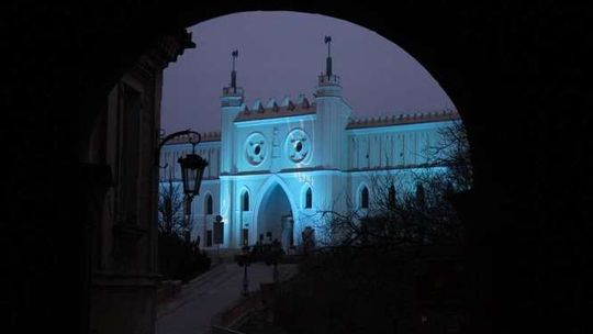 Zamek w Lublinie podświetlony na niebiesko