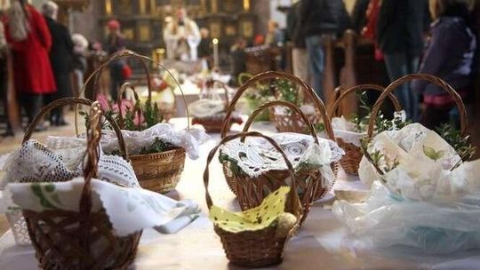 Świecenie pokarmów w  Archikatedrze Lubelskiej 