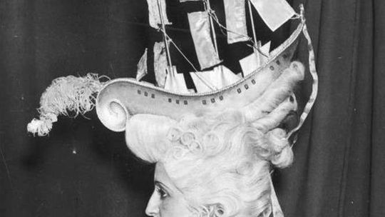 Moda w latach 20. i 30. Zobacz fryzury