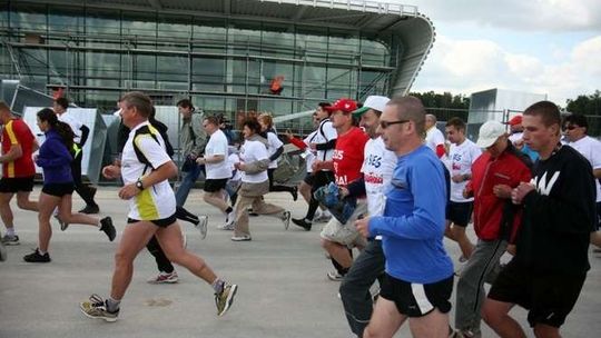 Bieg Solidarności na lotnisku w Świdniku