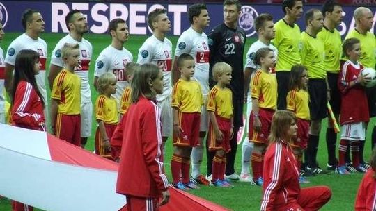 Euro 2012: Dzieci wyszły na boisko z piłkarzami