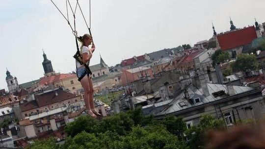 Wniebowzięci z Lubartowskiej: Latanie nad ulicą
