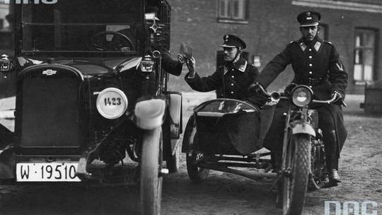 Święto policji. Jak pracowali mundurowi dawniej? 