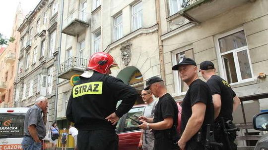 Ewakuacja kamienicy przy Sądowej 6 (zdjęcia)