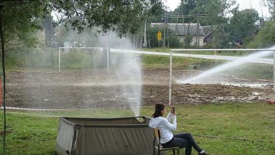 BKS Krasnobród grał w błocie w Błotnowoli