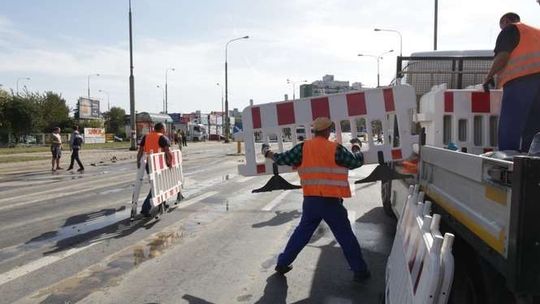Awaria wodociągowa na skrzyżowaniu Kraśnickiej i Wojciechowskiej