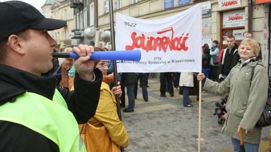 Pracownicy DPS-ów wyszli na ulice: Żądamy podwyżek