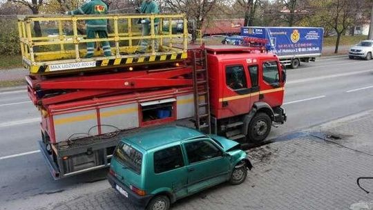 Fiat ściął słup na ul. Droga Męczenników Majdanka w Lublinie