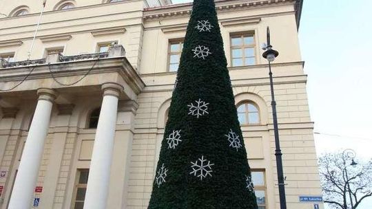 Iluminacje świąteczne montowane w Lublinie