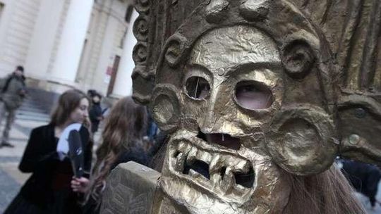 Parada promująca festiwal teatralny \"Zwierciadła\" w Lublinie
