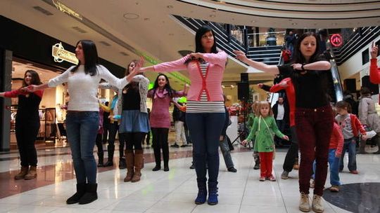 Akcja \"One Billion Rising\" w galerii Olimp w Lublinie