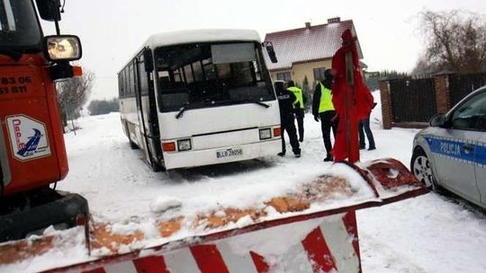 Wypadek szkolnego autobusu w Dąbrowicy
