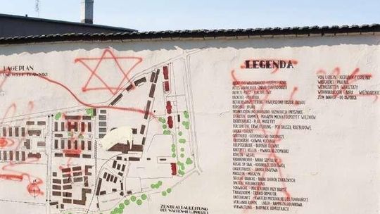 Mural w Trawnikach zdewastowany