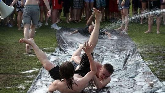 Juwenalia: Bitwa na balony z wodą i Ślizg na klacie