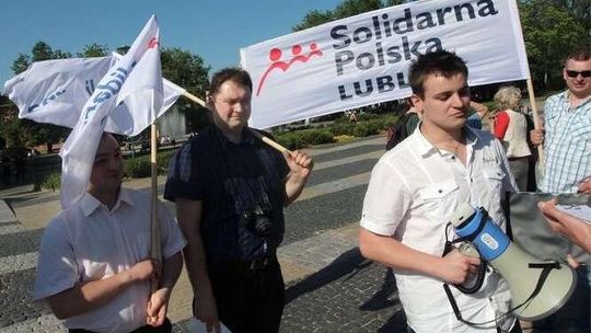 Młodzi Solidarnej Polski przeciwko 