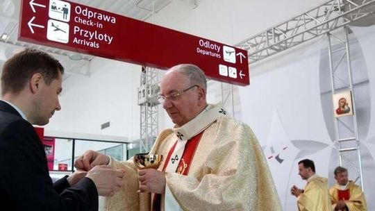Poświęcenie kaplicy na lotnisku 