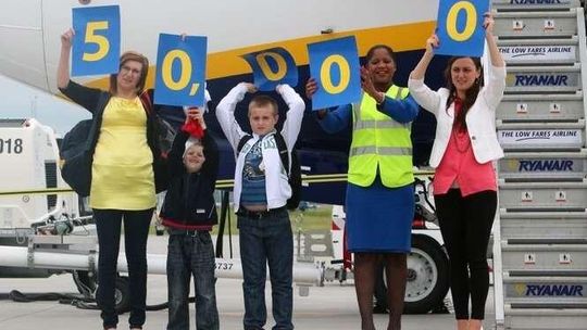 Pani Agnieszka - 50 tys. pasażerką Ryanair w PLL