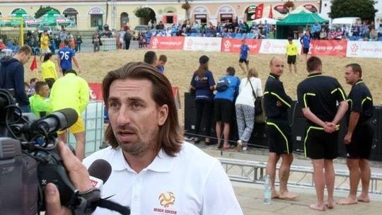 Piłka nożna plażowa na Placu Zamkowym w Lublinie
