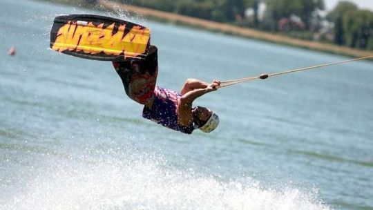 Wakeboard nad Zalewem Zemborzyckim