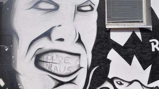 Zniszczone historyczne murale w Świdniku