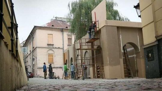 Na pl. Rybnym powstaje scenografia do „Kamieni na szaniec”