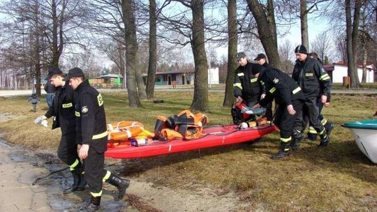 Ćwiczenia z ratownictwa lodowego w Firleju