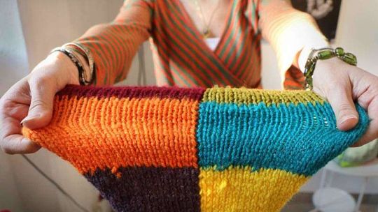 Bombadowanie włóczką&#8221; w Centrum Kultury 