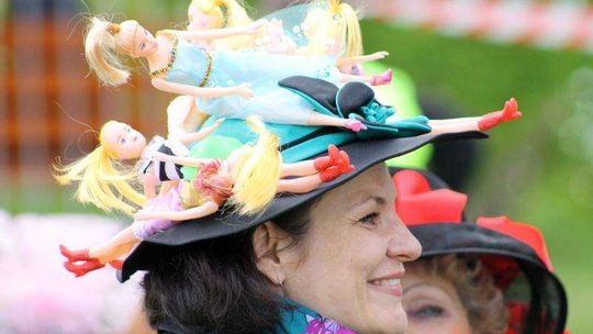 Korowód kreatywnych kapeluszy w Puławach