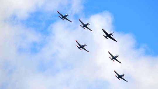 Spitfire w eskorcie Orlików przeleciał nad Lublinem