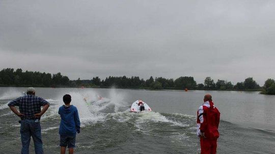 Motorowodniacy ścigają się na Międzyrzeckich Jeziorkach Motorowodniacy ścigają się na Międzyrzeckich Jeziorkach