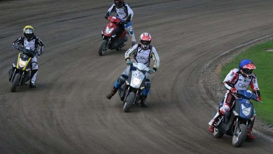 Ryk skuterów nad Bystrzycą