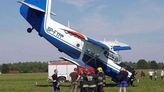 Samolot uderzył dziobem o ziemię, lotnisko w Radawcu