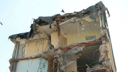 Ul. Unicka: Burzą budynek drukarni Ul. Unicka: Burzą budynek drukarni