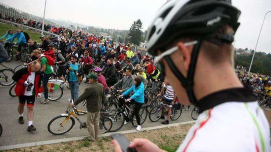 Rowerowa wycieczka na drodze ekspresowej S17 