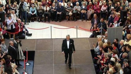 Seniorzy na wybiegu w Galerii Olimp Seniorzy na wybiegu w Galerii Olimp