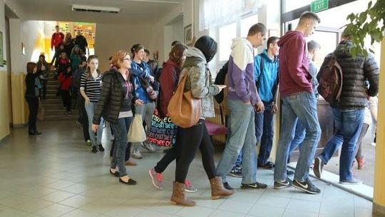 \"Pożar\" w szkole. Uczniowie VIII LO ćwiczyli ewakuację