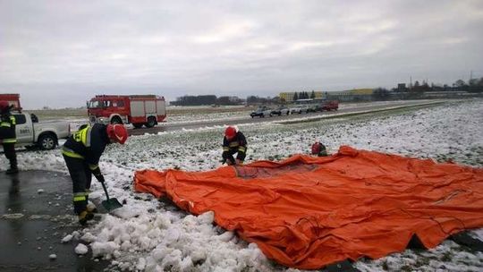 Ćwiczenia \"Ebola 2014\" na lotnisku